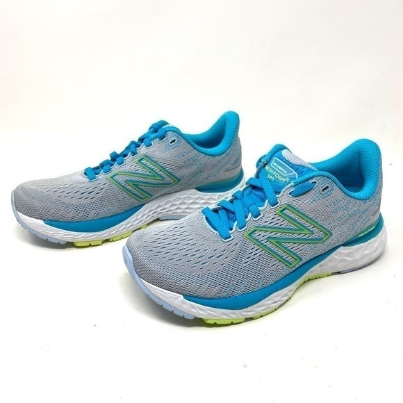 New Balance W880S11 Fresh Foam Light Cyclone Running Shoe - Picture 2 of 10